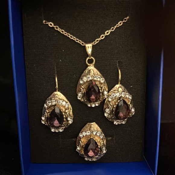 Jewelry Set - Picture 2 of 2